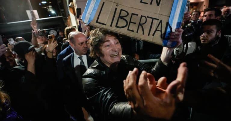 Milei construyó su milagro electoral y descolocó al kirchnerismo