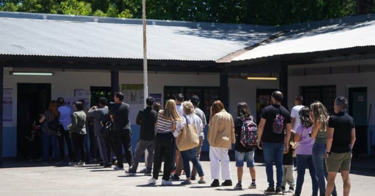 Ausentismo récord: votó menos del 70%, la participación electoral más baja desde 1983