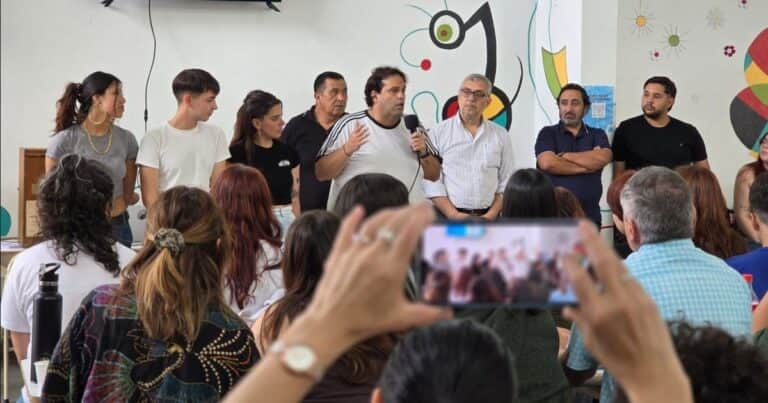 La Cámpora hizo un acto de campaña dentro de una escuela: fueron todos los concejales del bloque de Tres de Febrero y funcionarios de Provincia