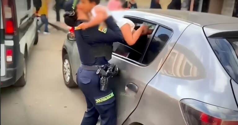 Recataron a un nene de dos años después de estar más de siete horas encerrados en un auto