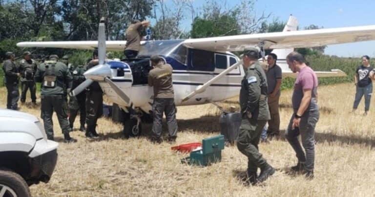 Hallaron otro avioneta narco abandonada en Santa Fe: los perros detectaron que llevaba cocaína