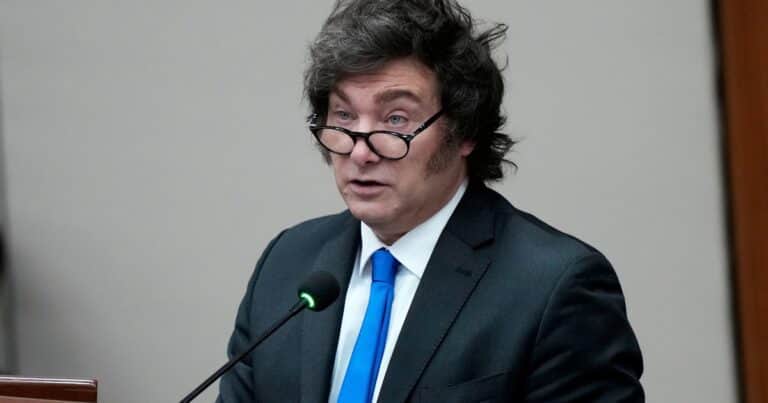 ¿Milei, frente a «un penal sin arquero»? La codicia se apodera otra vez de la Argentina
