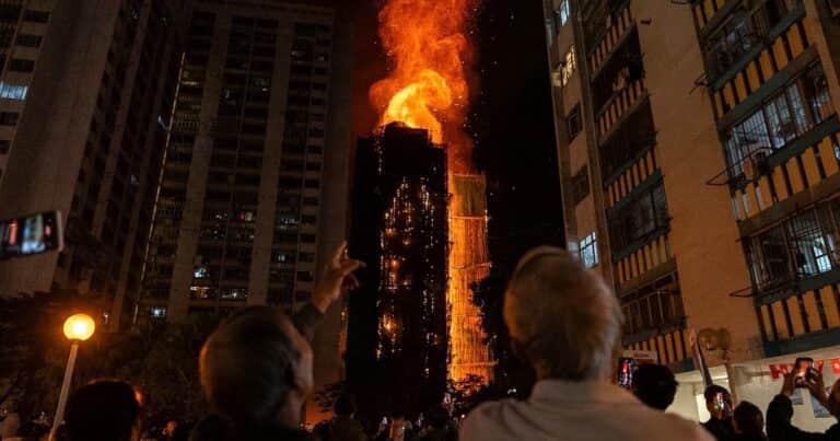 El peor incendio en décadas en Hong Kong: 44 muertos, 279 desaparecidos y una empresa en la mira