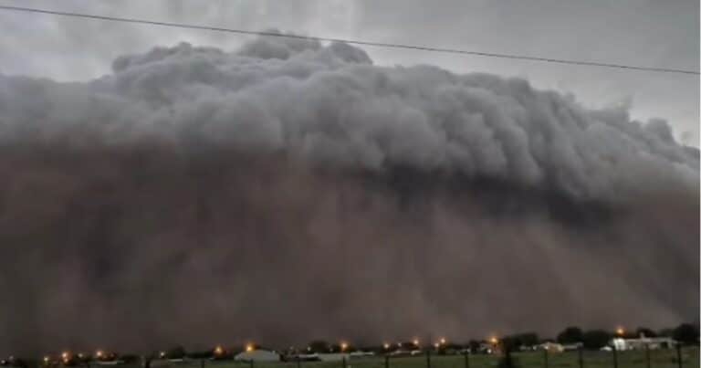 La enorme nube negra que cubrió la ciudad de General Villegas y causó miedo