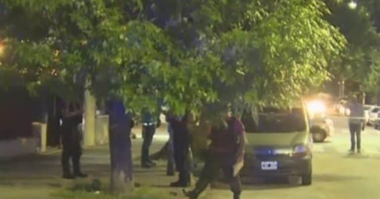 Asesinaron a puñaladas a una mujer en Villa Devoto: investigan si fue víctima de un robo