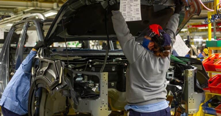 ¿Terminó la recesión? La actividad da señales de recuperación pero hay sectores que aún no repuntan