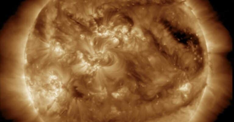 Alerta por tormenta solar: qué impacto tendrá en la Tierra según una agencia científica