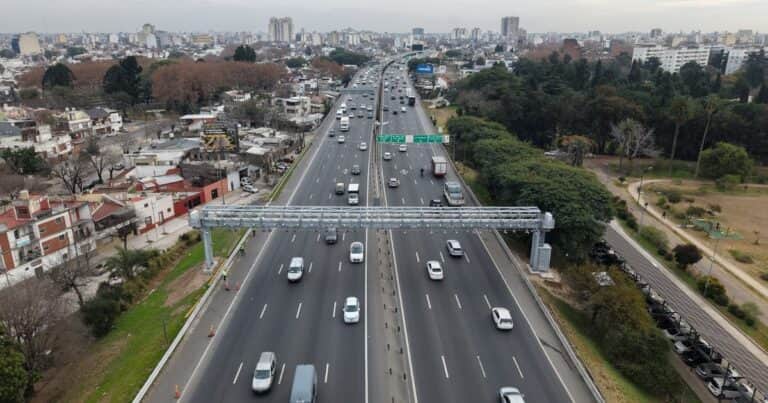 Kicillof sale a mostrar menor presión impositiva: los cambios que vienen en el pago de patentes y el Impuesto Inmobiliario