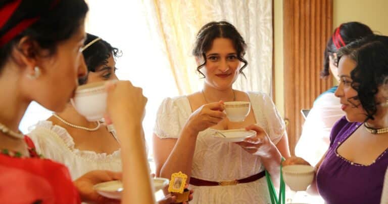 La divertida fiesta de cumpleaños que la Embajada Británica le ofreció a Jane Austen
