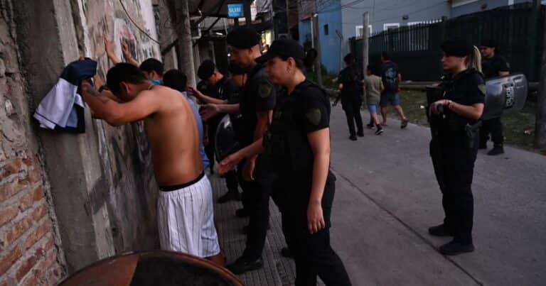 A un año del desembarco de la Policía de la Ciudad en la villa 1-11-14, tres de cada 10 detenidos son por drogas