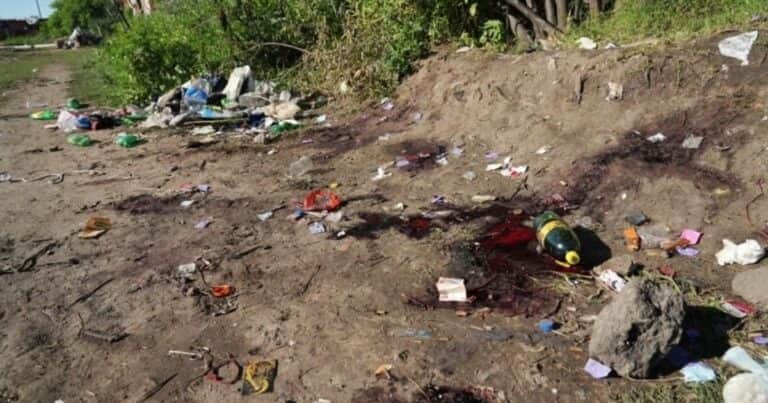 Conmoción en Rosario: matan a balazos a una mujer y dos hombres en el barrio de Los Monos y sospechan de una venganza narco