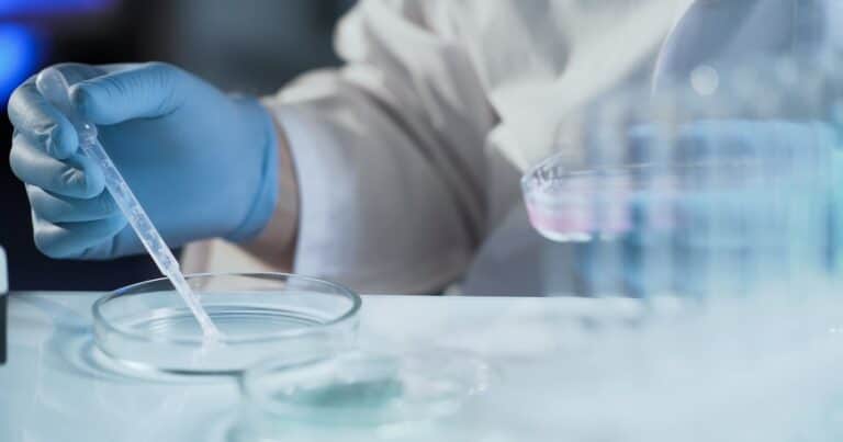 Donó esperma sin saber que tenía una mutación cancerígena: 197 niños nacieron con su semen