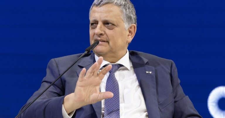 El CEO de YPF anunció que esta semana bajará 2% el precio de la nafta de forma paulatina: «Todos los días un poquito»