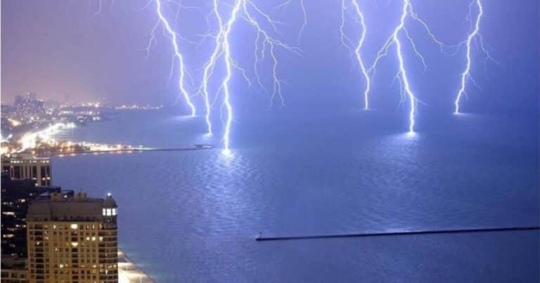 El misterioso lago donde se ven ovnis y desaparecen barcos y aviones