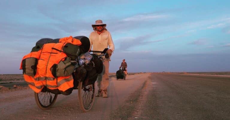 «Expedición Goliat»: la odisea de Karl Bushby, el hombre que camina hace 27 años para dar la vuelta al mundo a pie