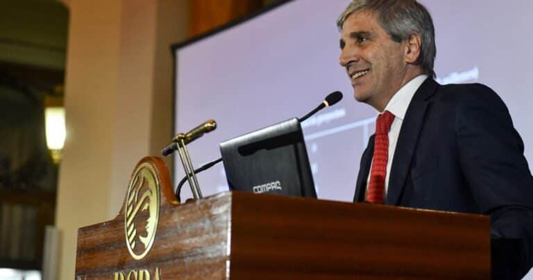 Luis Caputo reveló que los bancos le ofrecen a Argentina hasta US$ 7 mil millones y proyectó cuántas reservas se podrían comprar en 2026
