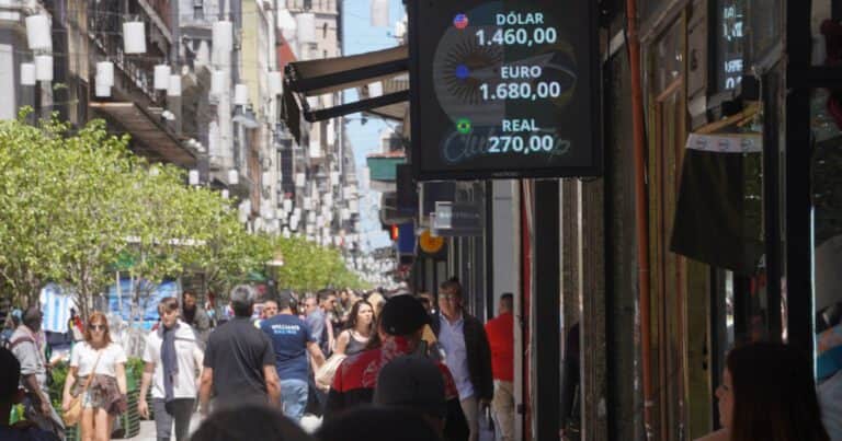¿El Tesoro vendió dólares antes de volver al mercado de deuda? El detrás de escena de la estrategia de Caputo para evitar sacudones