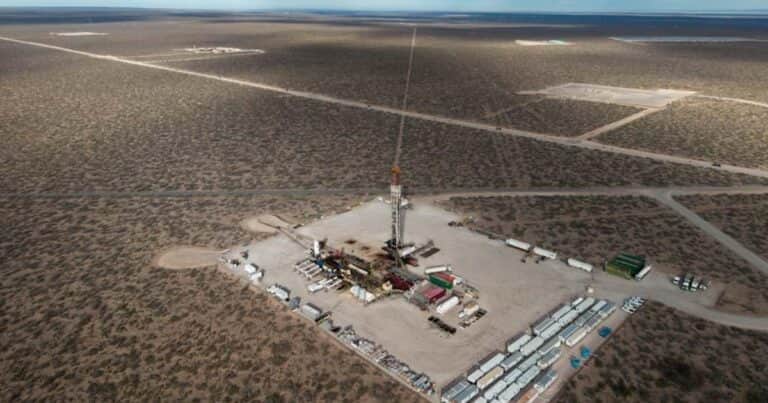 Vaca Muerta: PAE hizo un acuerdo con “el rey del fracking” para explotar cuatro áreas clave