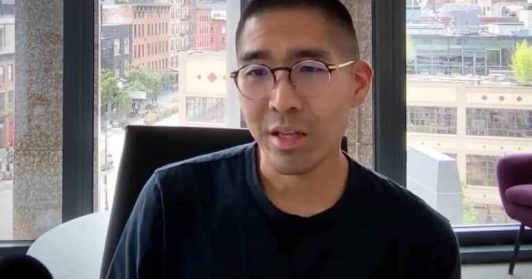 Un patrimonio de 18.000 millones de dólares a los 38 años: quién es Edwin Chen, el nuevo líder del ranking de millonarios de Forbes