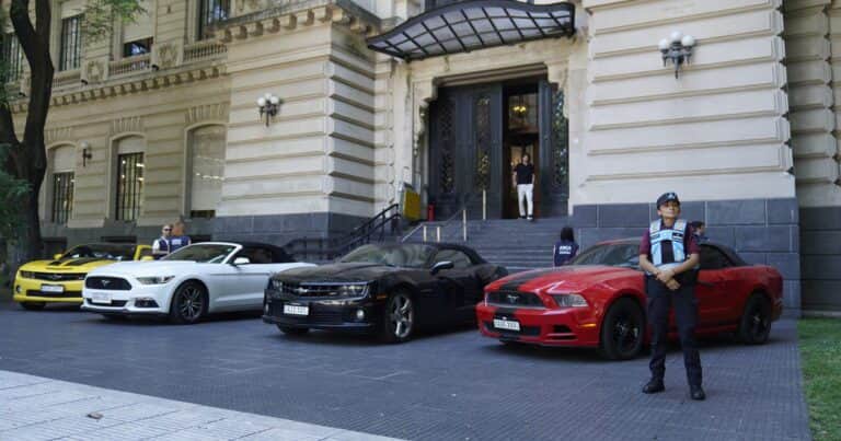 Contrabando de autos de lujo: el descuido de la banda de los Mustangs y los Camaros que la dejó al descubierto