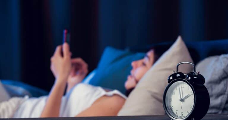 Cómo usar el celular para dormir mejor: todas las funciones que ayudan a desconectarse