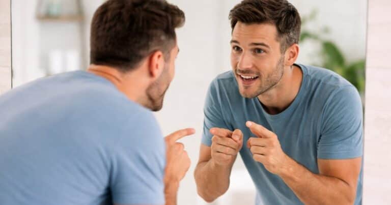 Conversarte a vos mismo, una de las herramientas psicológicas más poderosas para mejorar el bienestar mental