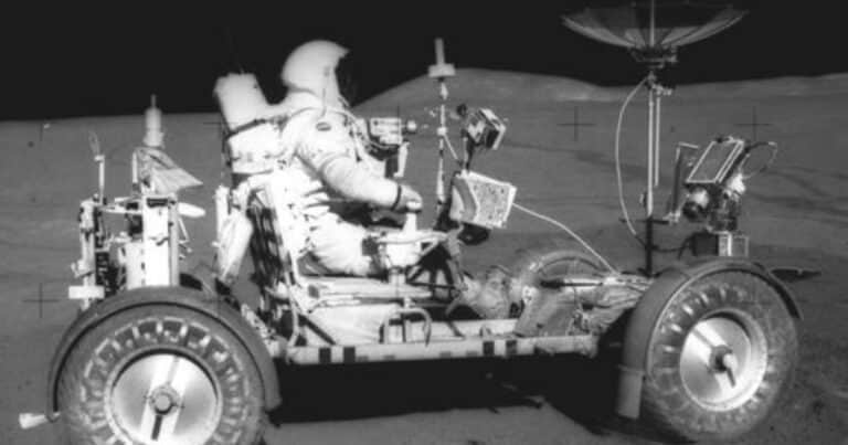 El misterio de los 3 automóviles que están abandonados en la Luna