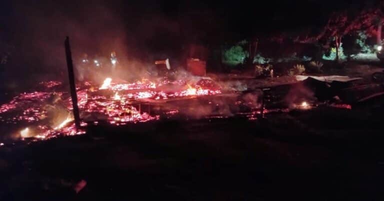 «Son cosas que pasan»: el trágico incendio que destruyó una casa y un vecino bajo sospecha