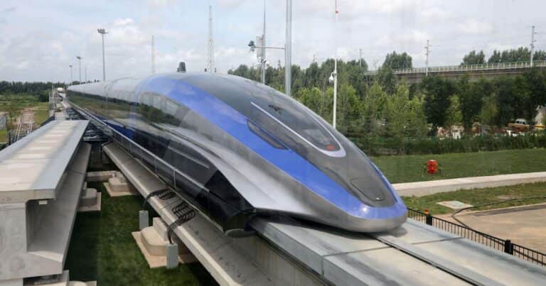 Solo circula en China y Japón: así es Maglev, el tren más rápido del mundo