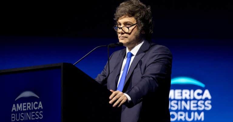 Milei viaja con Caputo a Davos: se reunirán con CEOs en la cumbre donde estarán Trump y el FMI