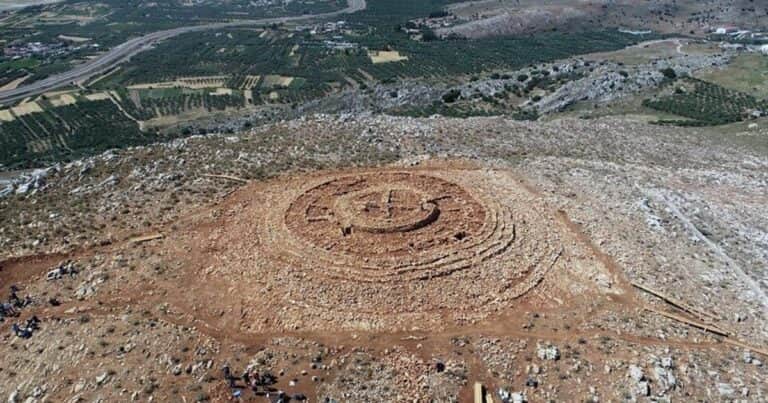 Un nuevo hallazgo reescribe la historia tecnológica humana: descubren herramientas de madera de hace 430.000 años