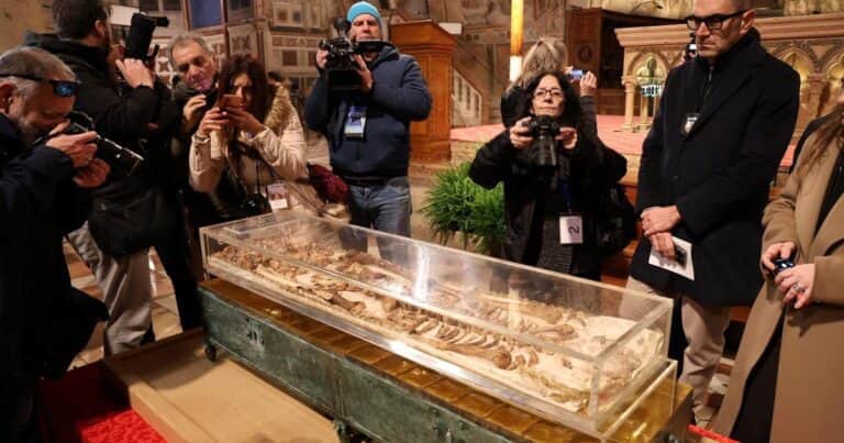 Por primera vez en la historia se exhibirán al público los huesos de San Francisco de Asís