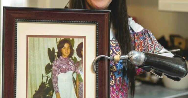 La violaron y le cortaron los brazos a los 15 años: la estremecedora historia de la artista que pintó más de 4.000 obras tras sobrevivir a lo peor
