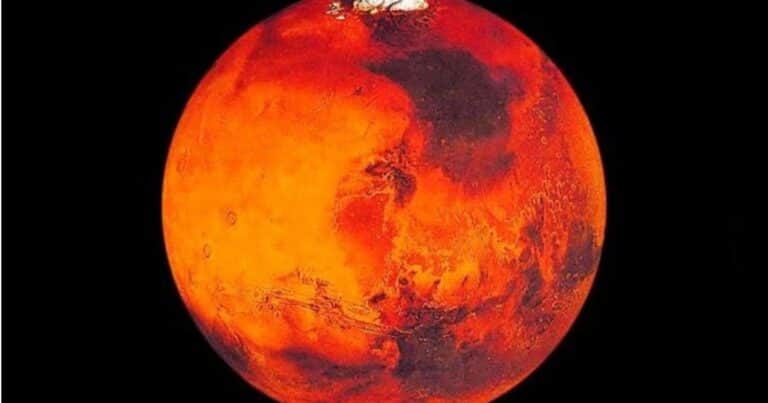 La NASA mostró una rara imagen nocturna de Marte