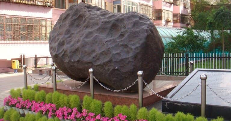 Quisieron sacar de Rusia un meteorito de 3,6 millones de euros: dijeron que era un adorno de jardín