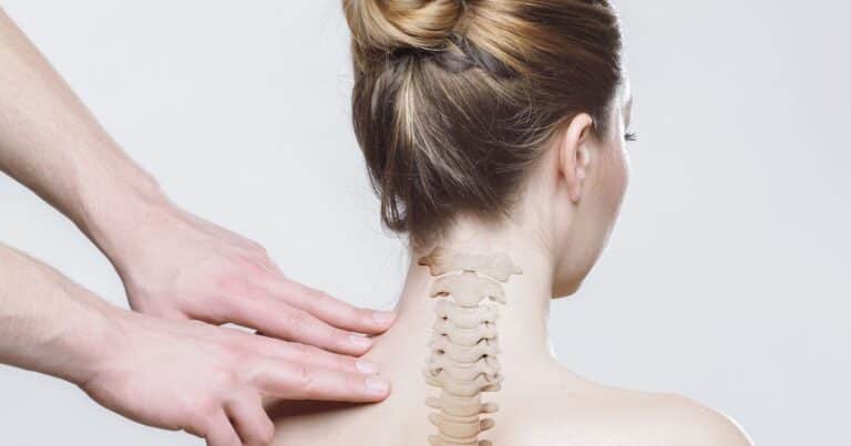 El efecto de la edad en la columna vertebral: cómo mantener la vitalidad