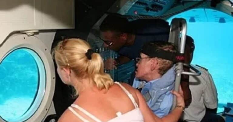 Tras la apertura de los archivos, publican nuevas fotos de Stephen Hawking en la isla de Jeffrey Epstein