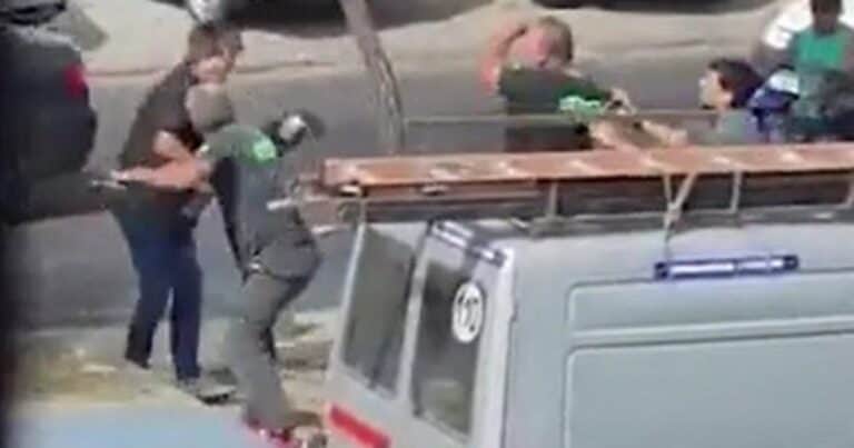 Insólita pelea de tránsito: discutieron, se quiso defender con un rifle y lo desmayaron con una llave de tuercas