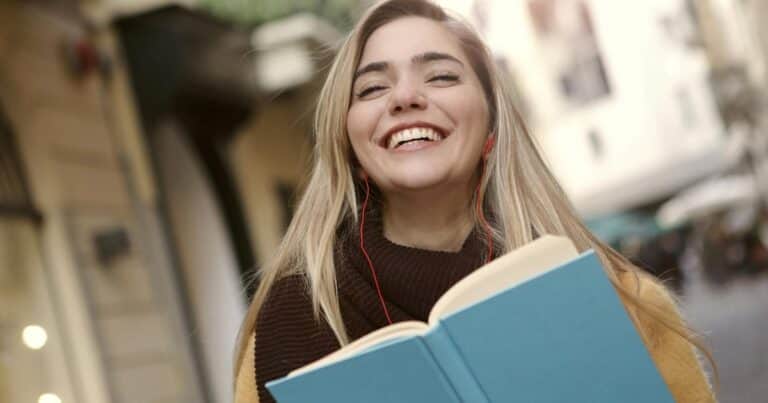 Releer un libro no es perder el tiempo: esto es lo que ocurre en tu cerebro