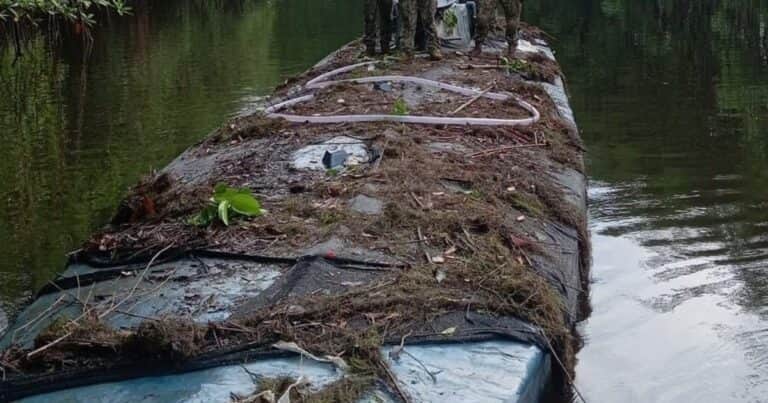 El Ejército de Ecuador incautó un “narco submarino”: mide más de 35 metros y estaba listo para zarpar