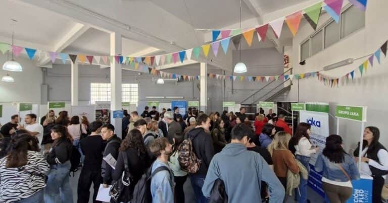 El Gobierno elimina un plan social, avisó que pagará la última cuota en abril y después habrá vouchers