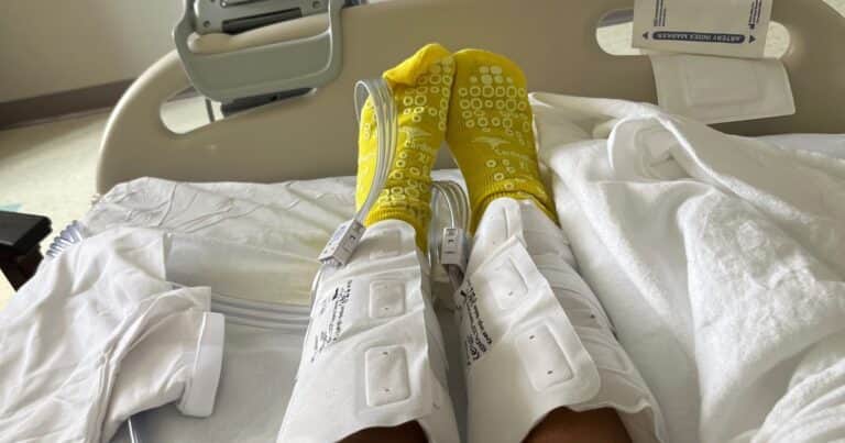 Fue a la guardia por dolores en las piernas y descubrió que se debían a una severa causa: «El médico se sorprendió de que siguiera consciente»