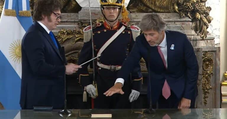 Juró Juan Bautista Mahiques como nuevo ministro de Justicia: frío saludo entre Karina Milei y Santiago Caputo, y un faltazo sugestivo