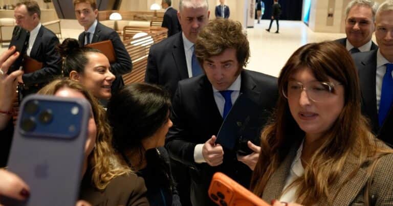 Milei volvió a acusar a Rocca y Madanes Quintanilla de atacar a los argentinos en connivencia con políticos ladrones