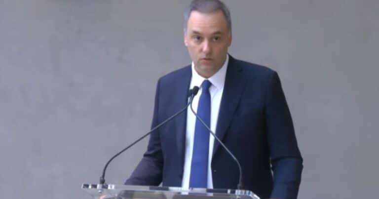 Adorni apuntó contra quienes quisieron «empañar» la agenda en Nueva York con «fake news e imágenes trucadas con Inteligencia Artificial»