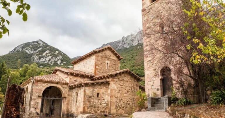 El desfiladero de 21 kilómetros que corta la montaña y es uno de los paisajes más impactantes de España