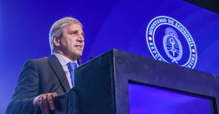 Mientras sigue la batalla entre industriales y el Gobierno, crece la cantidad de gente que no paga sus cuentas