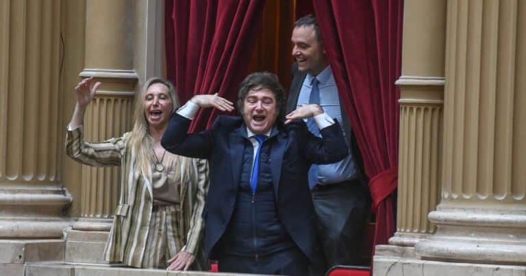 Las últimas encuestas muestran una caída en los números del Gobierno: alertas por el empleo y la corrupción
