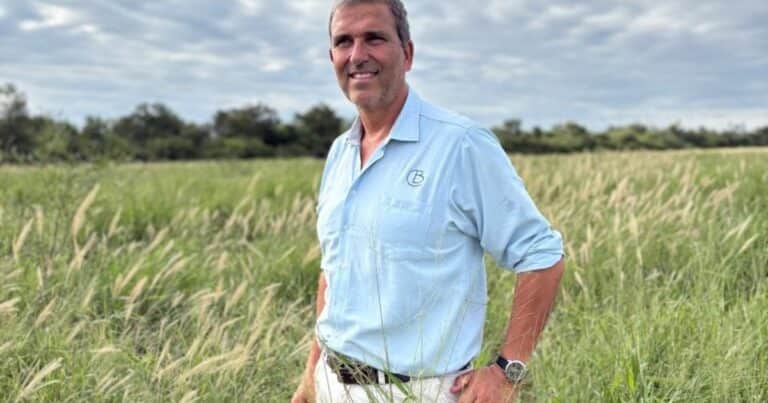 Nació en Portugal, se instaló en Salta, hace agricultura y ganadería y hoy dirige un ambicioso proyecto de bonos de carbono