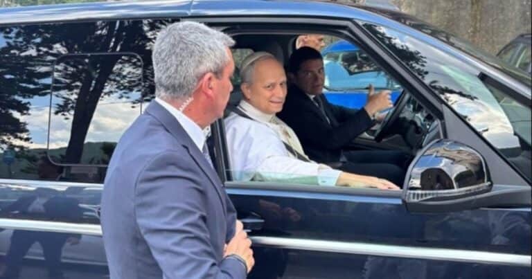 El nuevo auto del Papa León XIV: nostalgia de sus orígenes y la prohibición en Europa